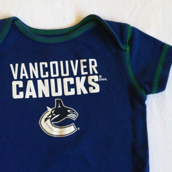 NHL Vancouver Canucks short sleeve bodysuit diaper shirt 18 months baby unisex - Picture 2 of 5